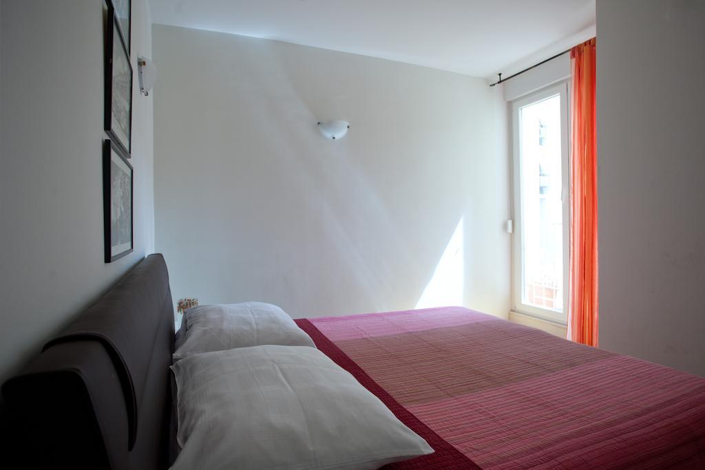 Ideal Location Split Apartments Habitación foto