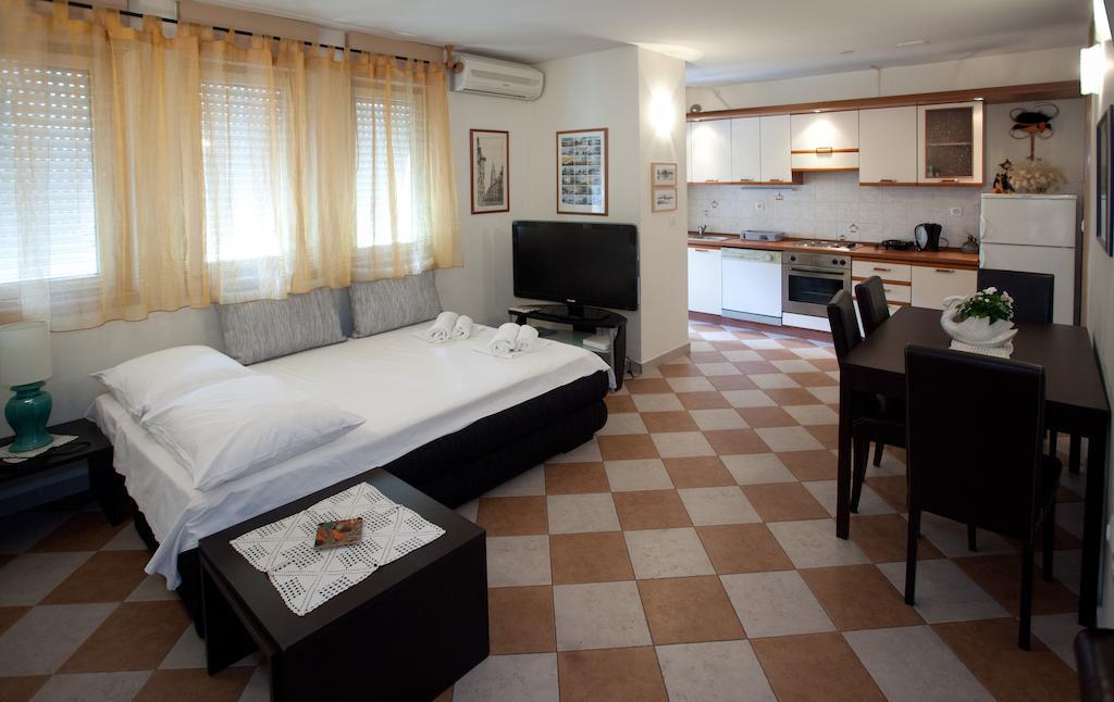 Ideal Location Split Apartments Habitación foto