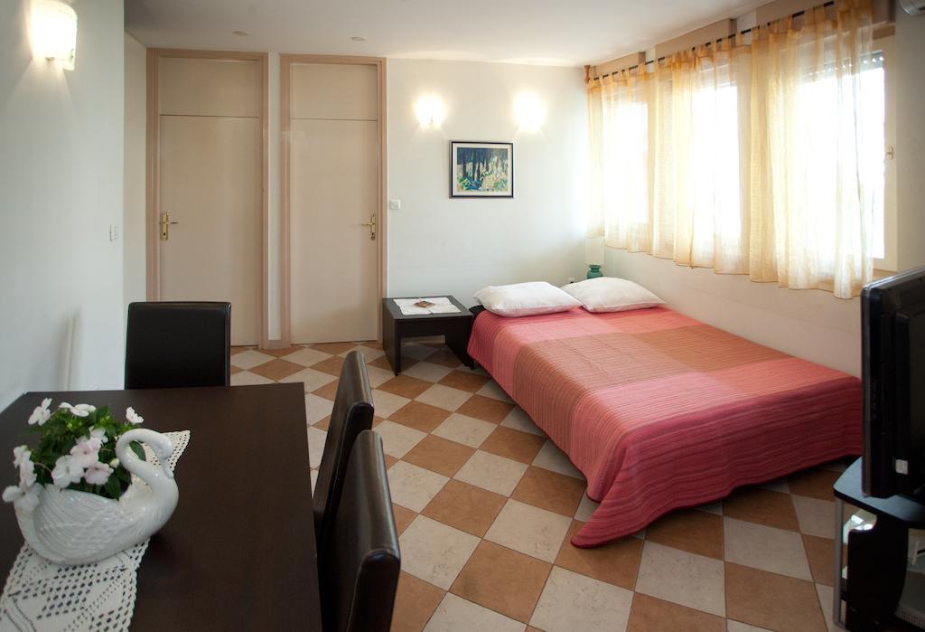 Ideal Location Split Apartments Habitación foto