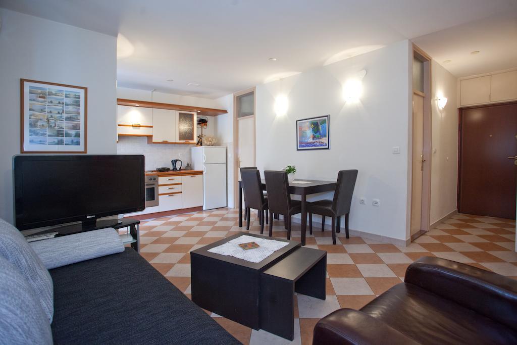 Ideal Location Split Apartments Habitación foto