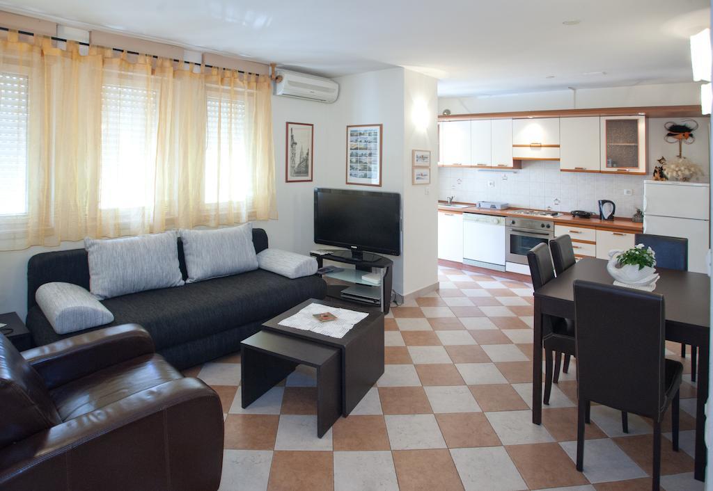 Ideal Location Split Apartments Habitación foto