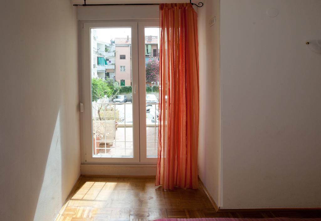Ideal Location Split Apartments Habitación foto