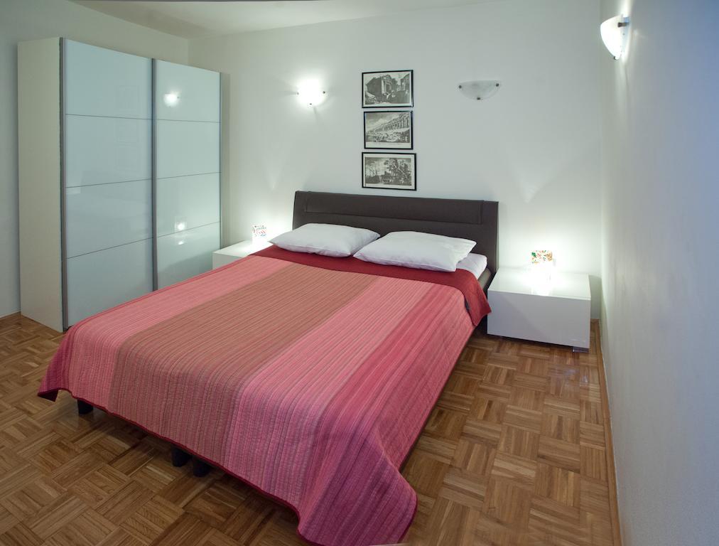 Ideal Location Split Apartments Habitación foto