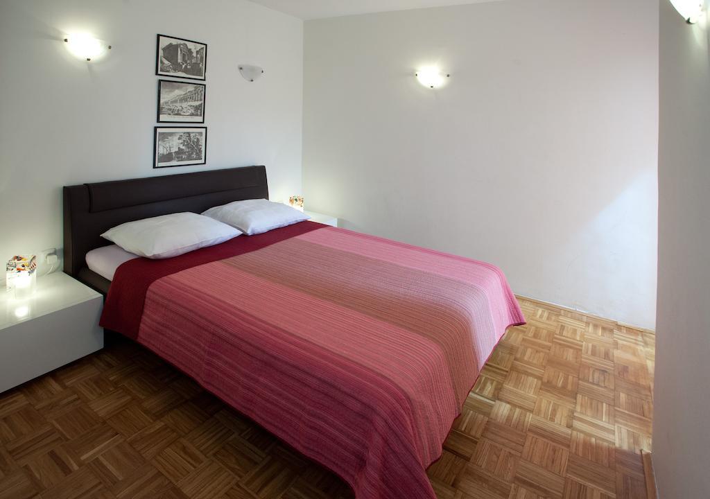 Ideal Location Split Apartments Habitación foto