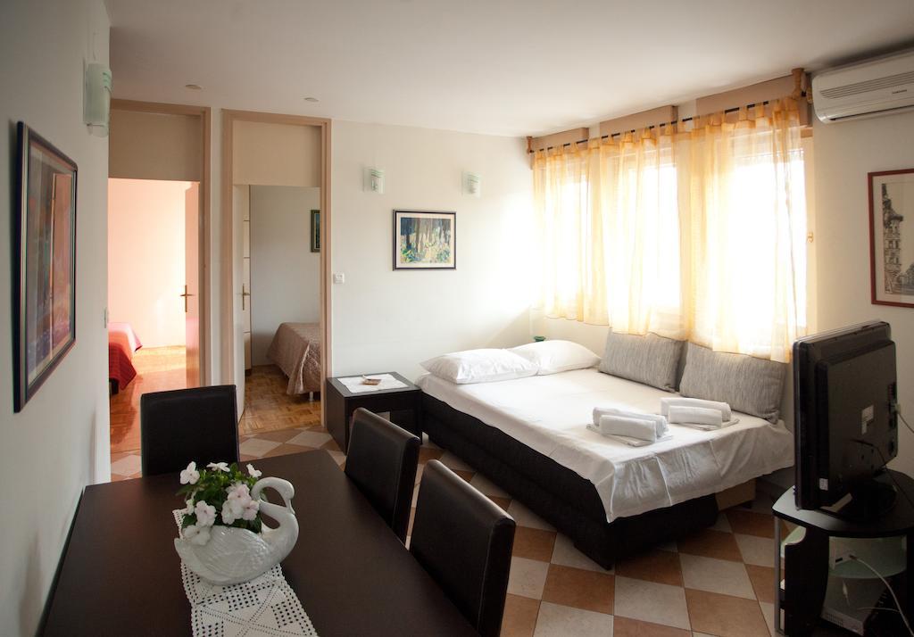 Ideal Location Split Apartments Habitación foto